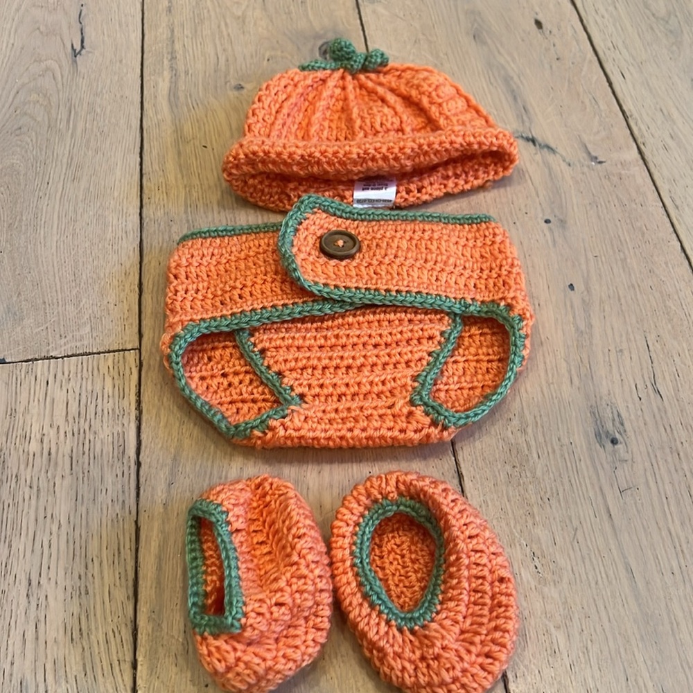 So Dorable  Crochet baby pumpkin suit, 0-6 months